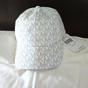 MK hat